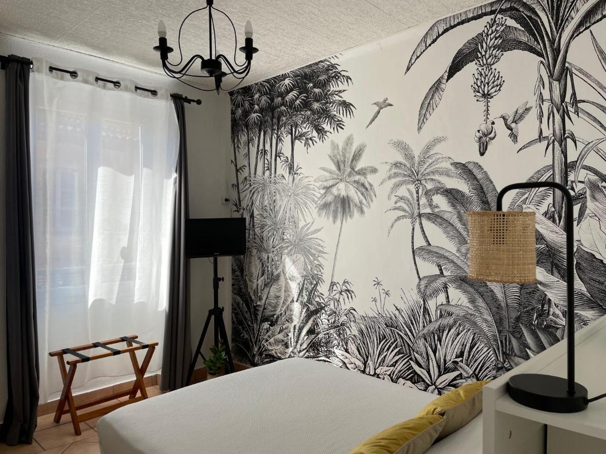 Hotel Le Flore เฟรฌูส ภายนอก รูปภาพ
