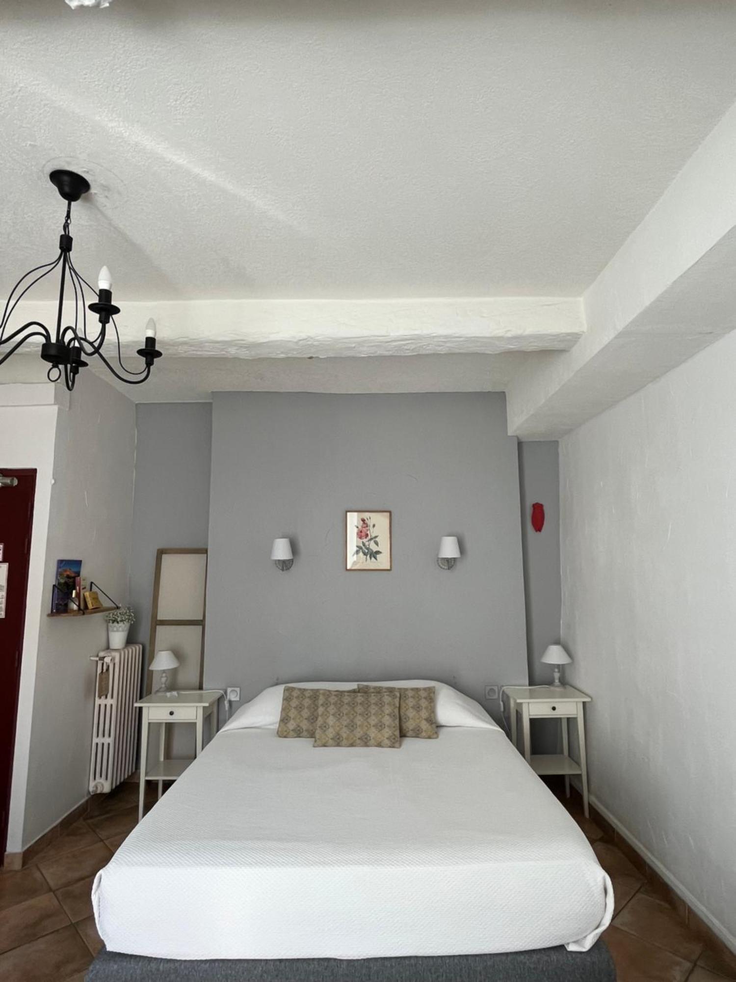 Hotel Le Flore เฟรฌูส ภายนอก รูปภาพ