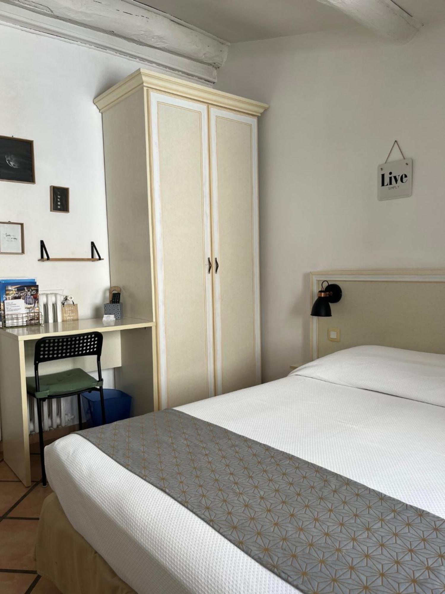 Hotel Le Flore เฟรฌูส ภายนอก รูปภาพ